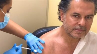 صورة توضيحية - راغب علامة يتلقّى لقاح كورونا في الإمارات