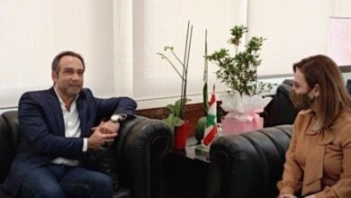 صورة توضيحية - زار رئيس نادي الأنصار نبيل بدر مقر وزارة الشباب والرياضة حيث كان في استقباله الوزيرة فارتينيه أوهانيان.
