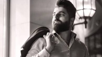 صورة توضيحية - المغني السوري آدم كادورة سلسلة نجاحات متتالية وموهبة فنية تلفت الإنتباه .
