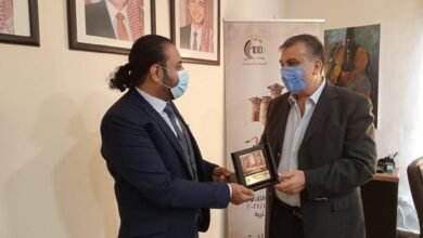 صورة توضيحية - مازن قعوار يكرّم الشاعر اليمني جبر بعداني