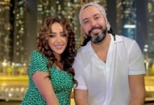 Photo of عبد الفتاح الجريني بإطلالة جديدة رفقة زوجته جميلة البدوي
