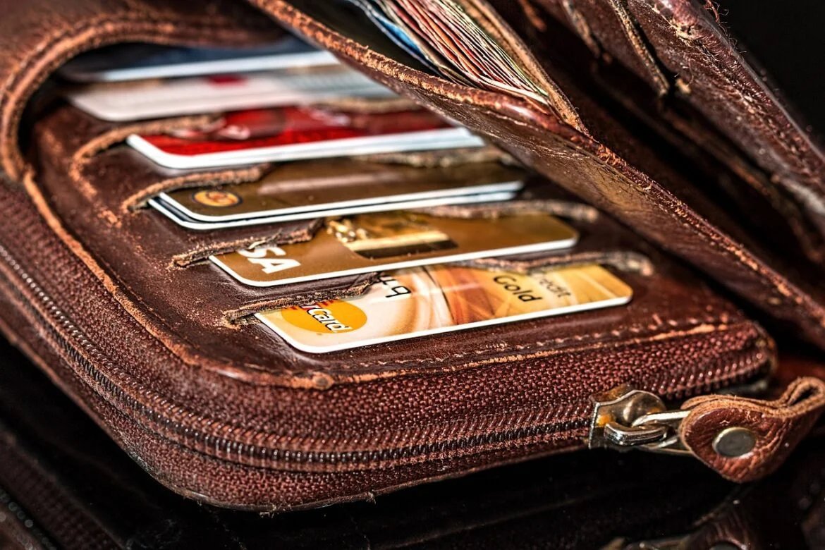صورة مميزة: ترامب يقترح سقفًا للفائدة على بطاقات الائتمان بنسبة 10%.. والخبراء يحذرون