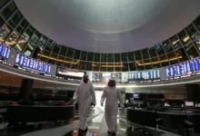 خبراء: ربط عملات الخليج بالدولار يزيد تأثرها بتوقعات رفع الفائدة الأميركية