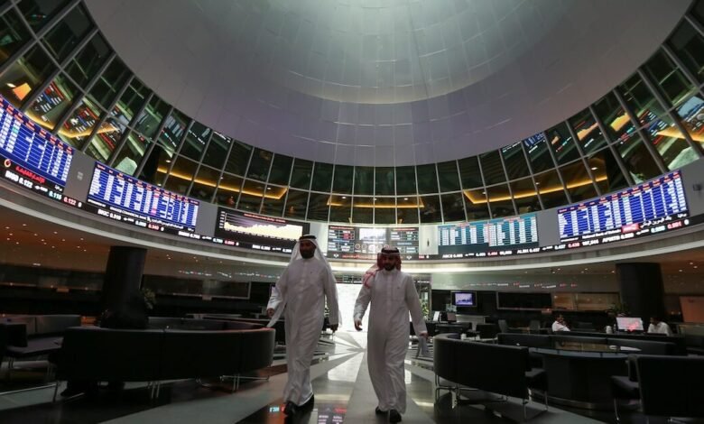 خبراء: ربط عملات الخليج بالدولار يزيد تأثرها بتوقعات رفع الفائدة الأميركية