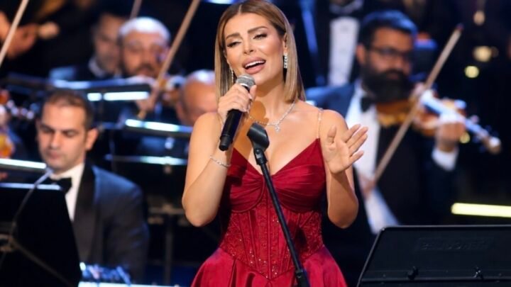 أمل الغربي تختتم سهرتها في الأوبرا بتحية لذكرى هاني شاكر
